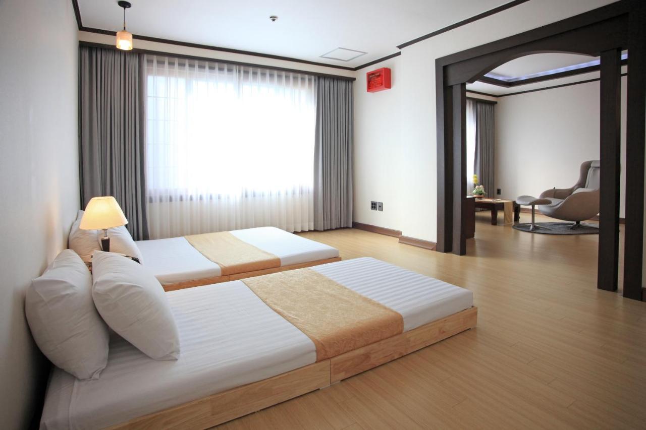 Ramada By Wyndham Suanbo Hotel Chungju Exterior photo